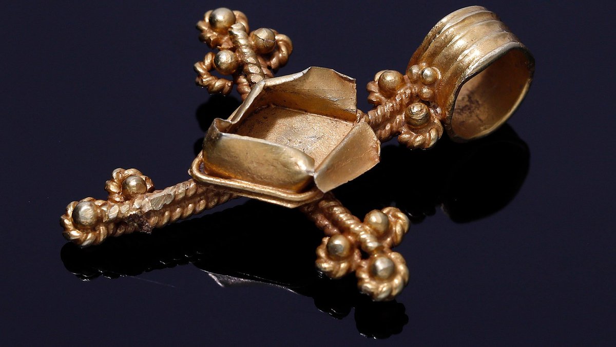 gsminingcompany's tweet photo. A rare #gold cross was discovered by a builder in Lincolnshire and will be sold at an upcoming auction: https://t.co/6bT7C05qCQ https://t.co/5F2VLyujge