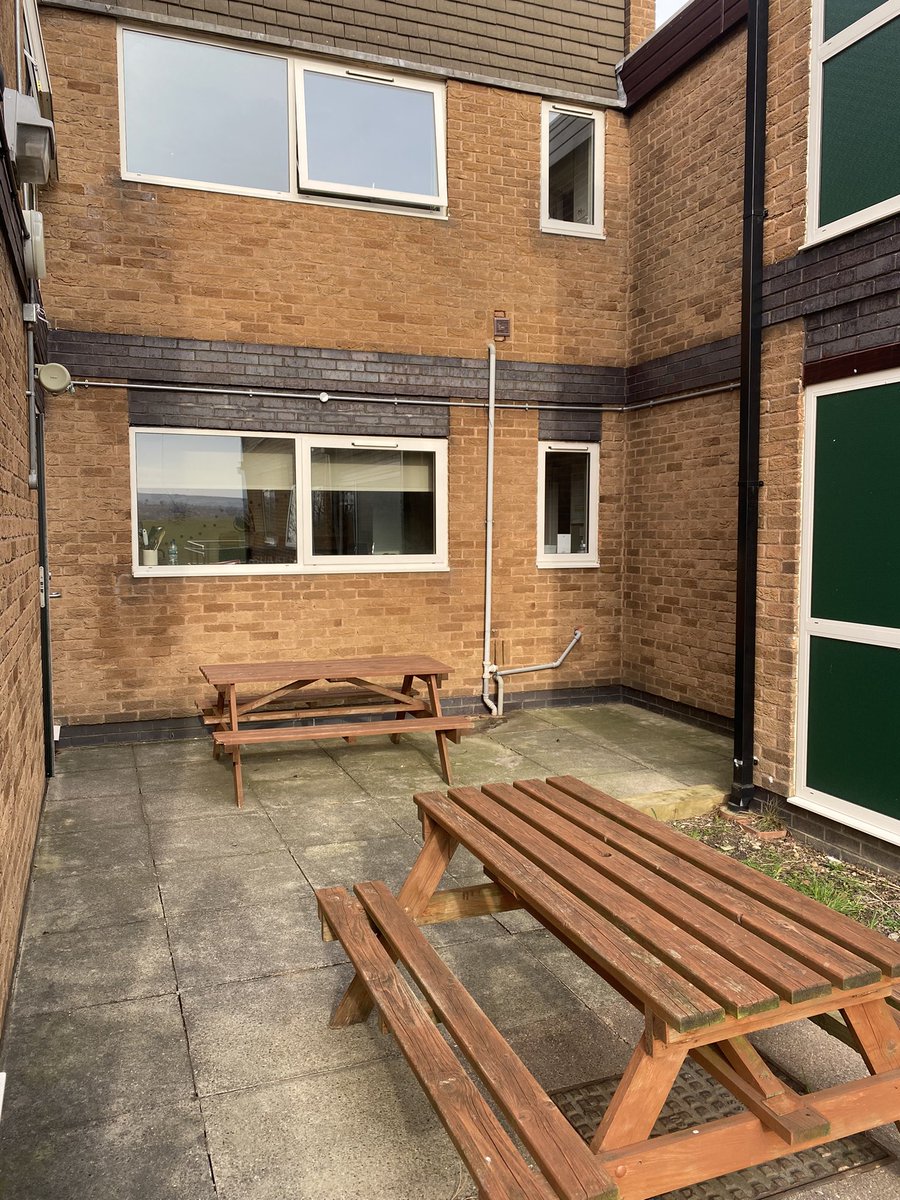 🪴🪴Help needed!!🪴🪴
We are trying to turn an unused area at school into a wellbeing area No PTA to raise funds We need 3x5m Astro Turf for the flooring Any sort of help would be incredible or even to RT this post please. 
Let’s get our children a wellbeing area they deserve 💚