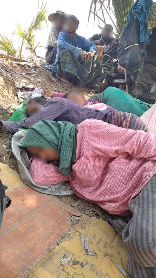 DecemberSnow86's tweet photo. Over thousands of refugees from 6 villages of Wetlet tsp, Sagaing division now require shelters and medicines especially for elderlies and children @UNHumanRights #WarCrimesOfJunta #2022Mar15Coup #WhatsHappeningInMyanmar https://t.co/2eOuGwVzRl