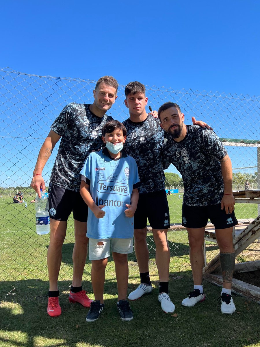 Belgrano's tweet photo. 🧑🏻 ¡Benja cumplió su sueño!

🤙 Esta mañana nos acompañó en la práctica y conoció a los jugadores del plantel de #Belgrano.

💙 ¡Gracias por visitarnos! https://t.co/cPpwJJXDTO