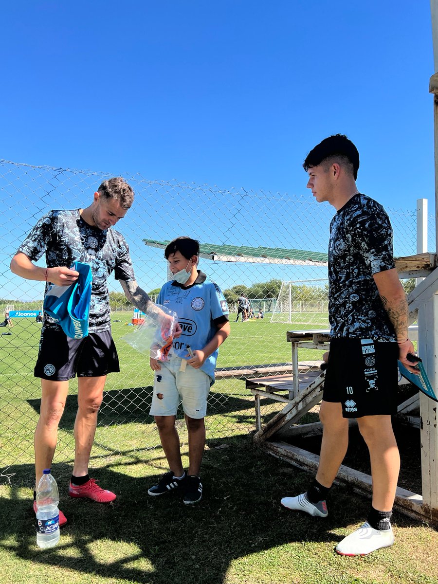 Belgrano's tweet photo. 🧑🏻 ¡Benja cumplió su sueño!

🤙 Esta mañana nos acompañó en la práctica y conoció a los jugadores del plantel de #Belgrano.

💙 ¡Gracias por visitarnos! https://t.co/cPpwJJXDTO