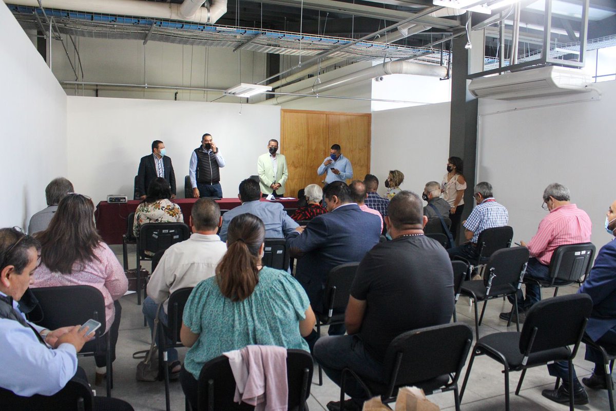 Martin1977Rios's tweet photo. En representación del @MarcoValerioGDL firmamos un convenio de colaboración para impartir capacitaciones en materia de salud y seguridad en el trabajo con @oswaldo30500729 Presidente de la Asociación Nacional de Profesionales en Protección Civil y Combate de Incendios #ANPCI https://t.co/XNWVJxGXs7