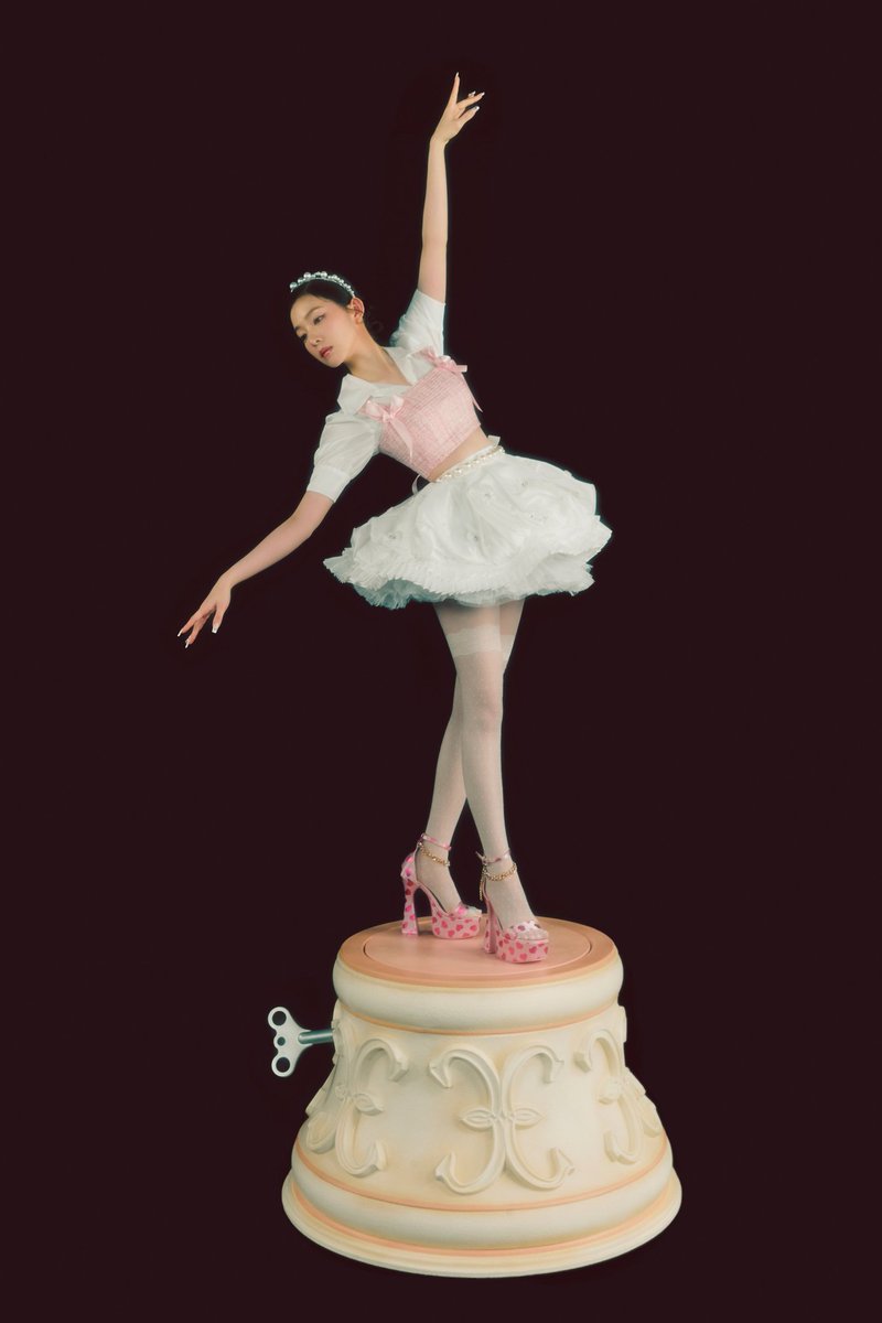 bjhirene's tweet photo. She writes poetry in motion, blending her moves with great stories and combined with footlight fancy, also gnats of music whirr. Mysteriously, with smiles inanimate, with lingering feet that undulate, delicately and imperceptibly. https://t.co/rtn6lD0rVr