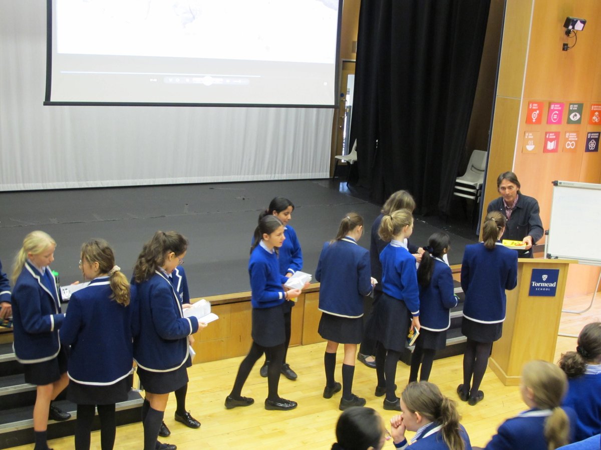 Librarian tweet media