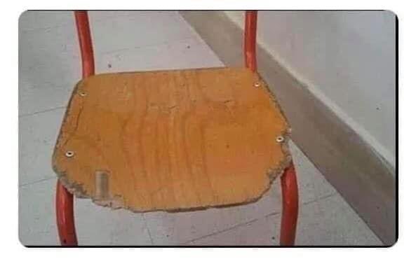 parlosoloperme's tweet image. Vi sblocco un ricordo.
Sono sopravvissuto alle schegge di legno che si infilavano nel culo.