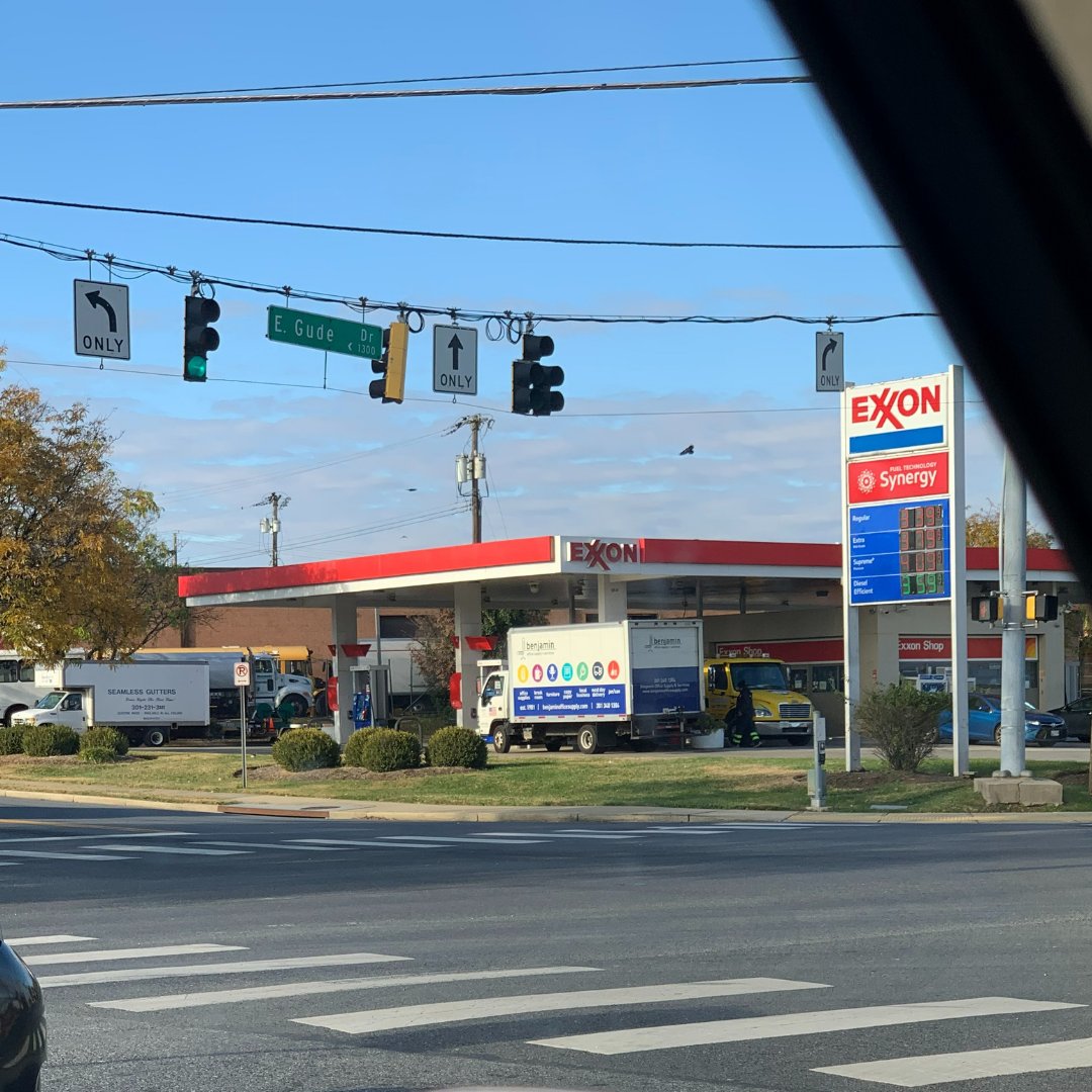 BenjaminOffice's tweet photo. SPOTTED again! Our #BOSS trucks filling up for the day. 

#delivery #trucks #officesupplies #DMV https://t.co/xRnk5qIvCC