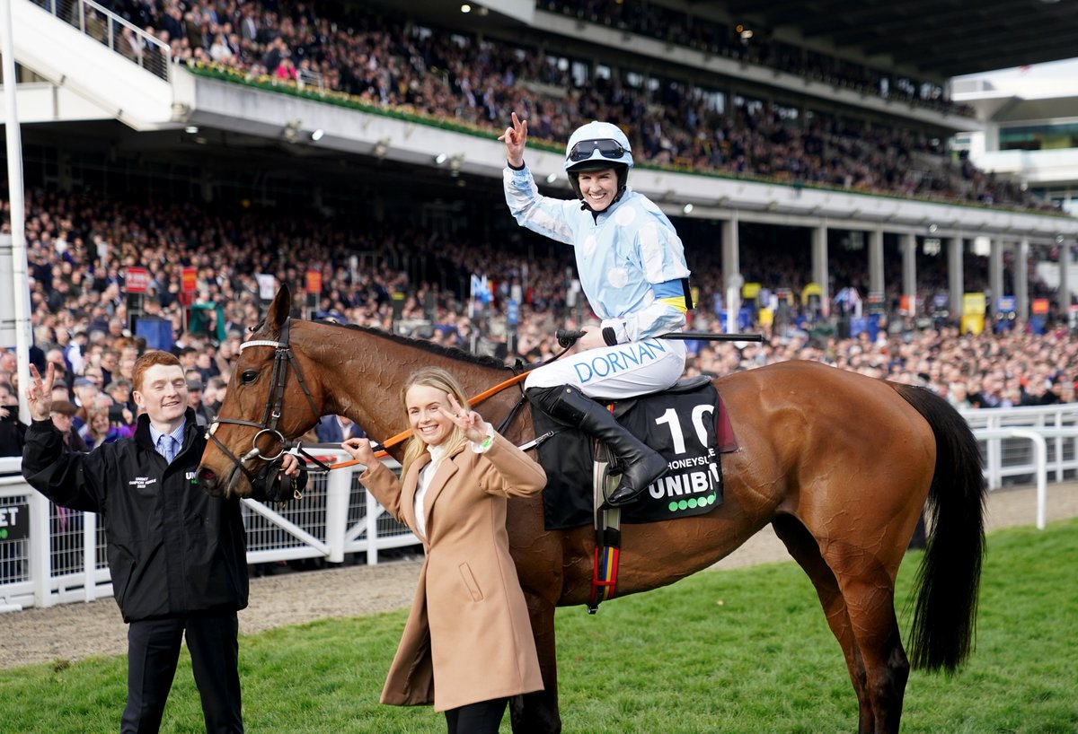 AtTheRaces's tweet photo. Different class. https://t.co/QD8sIGz4Qs