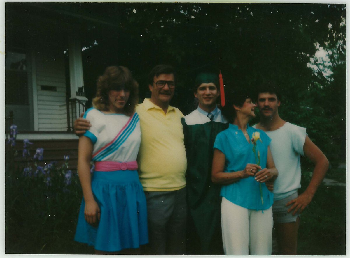 Sparty_Craig's tweet photo. Hoping to win the $500 bonus for the Orange County Alumni Endowed Scholarship fund in the MSU Throwback Challenge.
Graduation day with Mom, Dad, Sis and Bro.
#GGDPhoto #GiveGreenDay #ocspartans https://t.co/khYL3pT4XY
