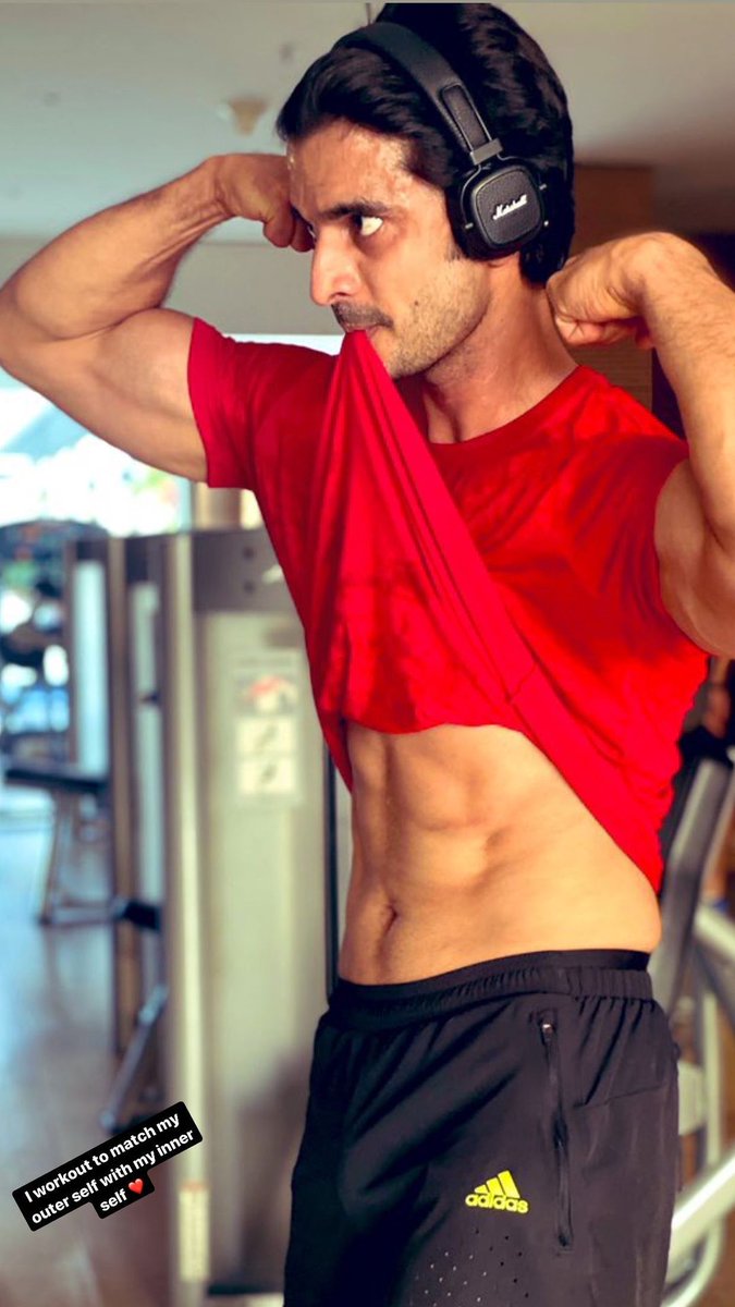 Purni_Gash's tweet photo. Wow Hotty Gashu..😍😍😍

Hamare Hero Me Hotness🔥🔥 Bharke He Isliye Uskeliye Koy Chili Pili Girls Ki Jarurat Nahi He.😏😏 Hamare Hotty Ko Hot Girls Chahye Waise Bhi. He Will Slay With His Rocking Chemistry..🤘🤘🙈🙈😍😍
#GashmeerMahajani #Gashlicious 
#vishuon8April 
#vishu https://t.co/W3xCxh9IOT