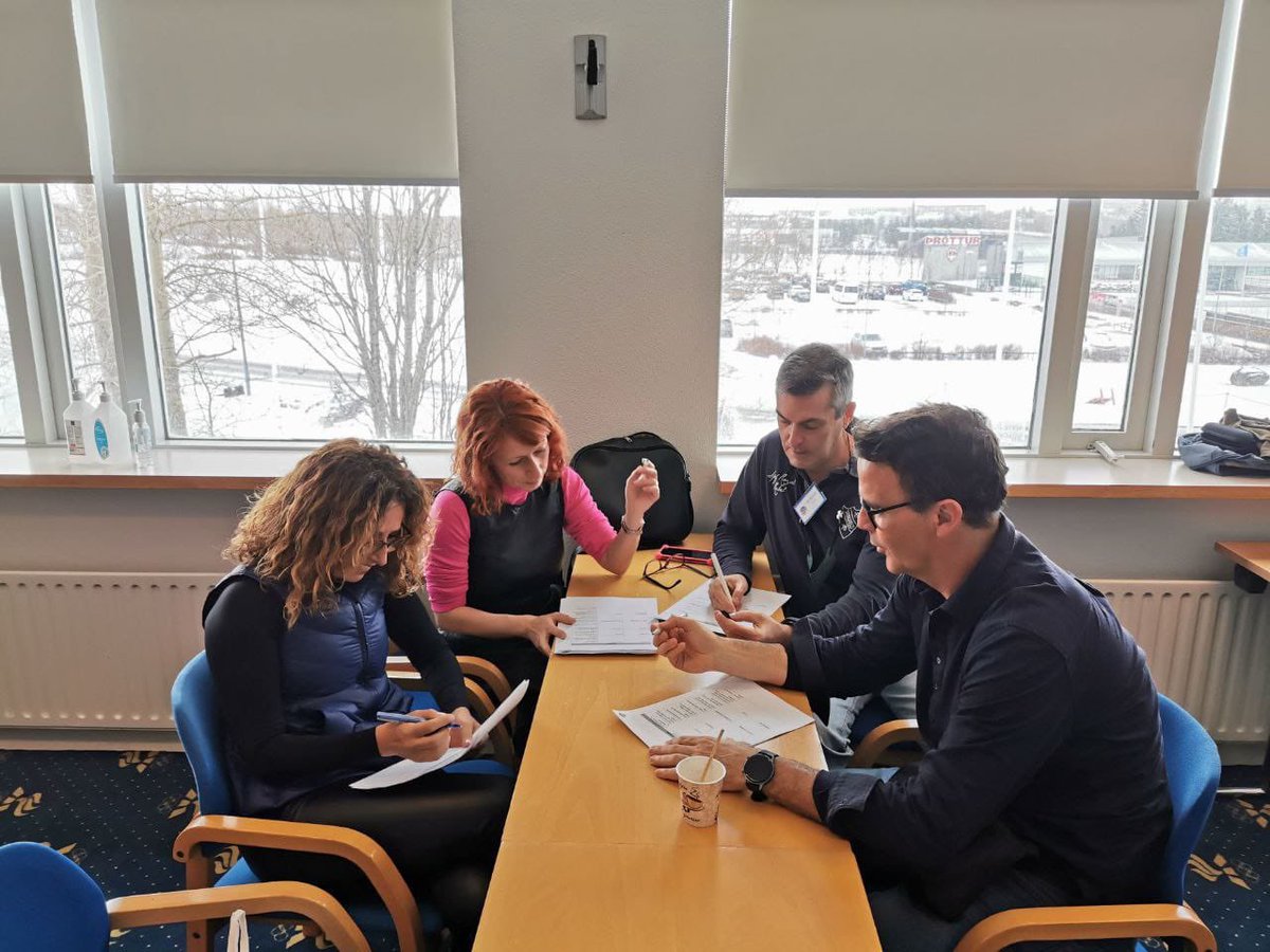 <a href="/colegioelcabo/">CEIP IsabelaCatólica</a> y <a href="/cepsantacruz/">CEP Santa Cruz de Tenerife</a> en su 2º Mobility Day. Hoy, visitando el centro educativo islandes, Langholtsskóli. #trbajandoporproyectos #CLFutureClassroom @EducacionCan Hacia una educación del S.XXI