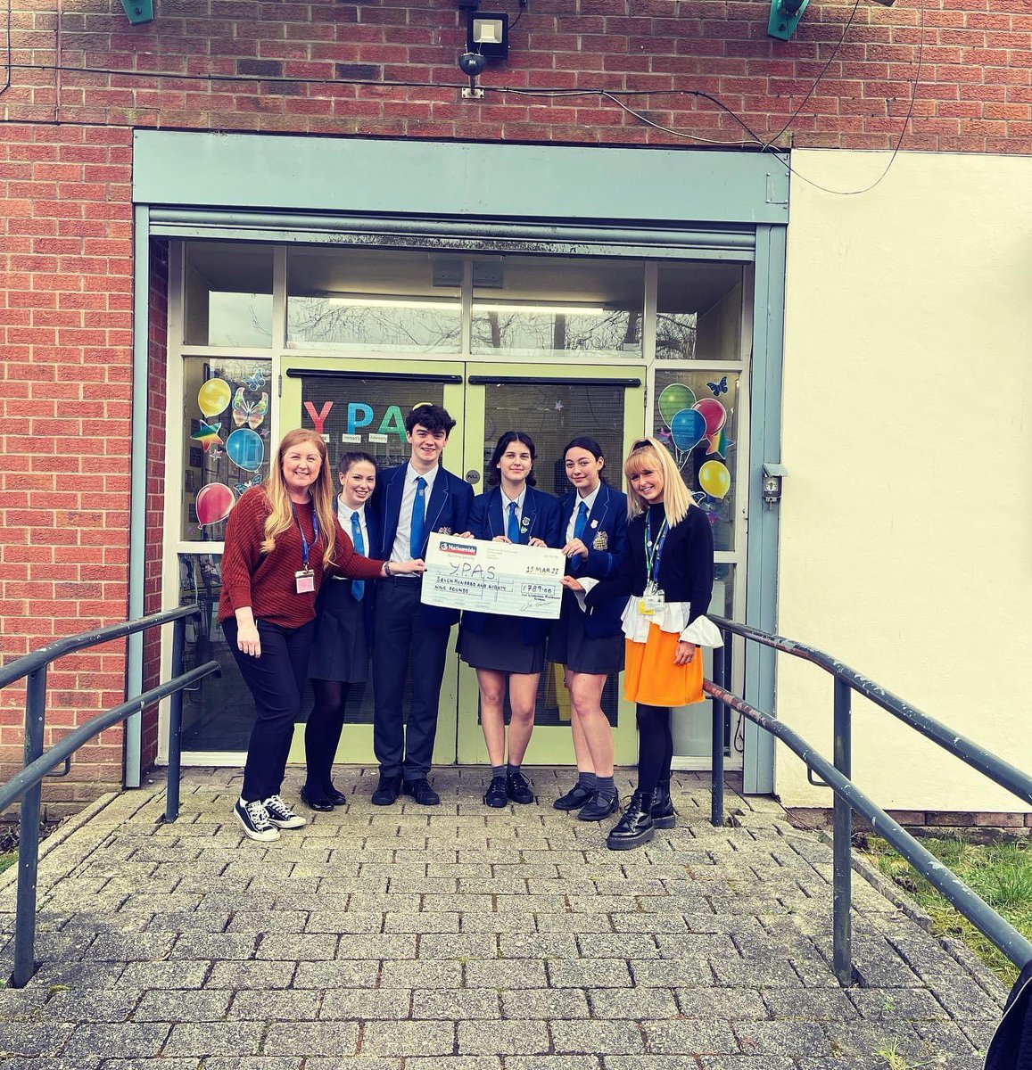 ⭐️ THANK YOU ⭐️ so much to 11C from <a href="/LiverpoolBCS/">The Blue Coat School</a> who have worked so hard fundraising for YPAS and came to present us with a cheque today for £789 🤗 #fundraising #grateful #mentalhealthawareness