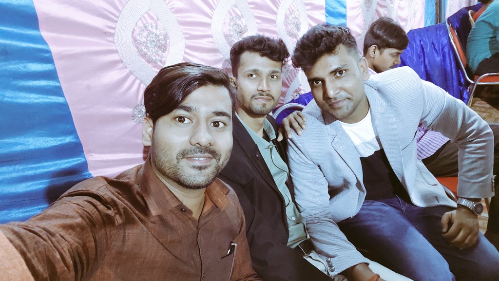 8hekhar's tweet photo. At Friend's brother marriage reception party with friends
🎉🎉🎉🕺🕺🕺🤘🤘🤘🤴👸💝
@Mritunj28771095 

#Mukesh #Gunjesh #Bilali #Mritunjay #Swaraj 

#Love #Marriage #Reception #Party #Brothers #Hiranpur #Jharkhand #SundarPahadi #Bordertourism https://t.co/jTy8B9WpPF