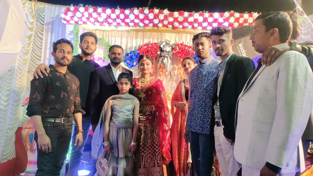 8hekhar's tweet photo. At Friend's brother marriage reception party with friends
🎉🎉🎉🕺🕺🕺🤘🤘🤘🤴👸💝
@Mritunj28771095 

#Mukesh #Gunjesh #Bilali #Mritunjay #Swaraj 

#Love #Marriage #Reception #Party #Brothers #Hiranpur #Jharkhand #SundarPahadi #Bordertourism https://t.co/jTy8B9WpPF