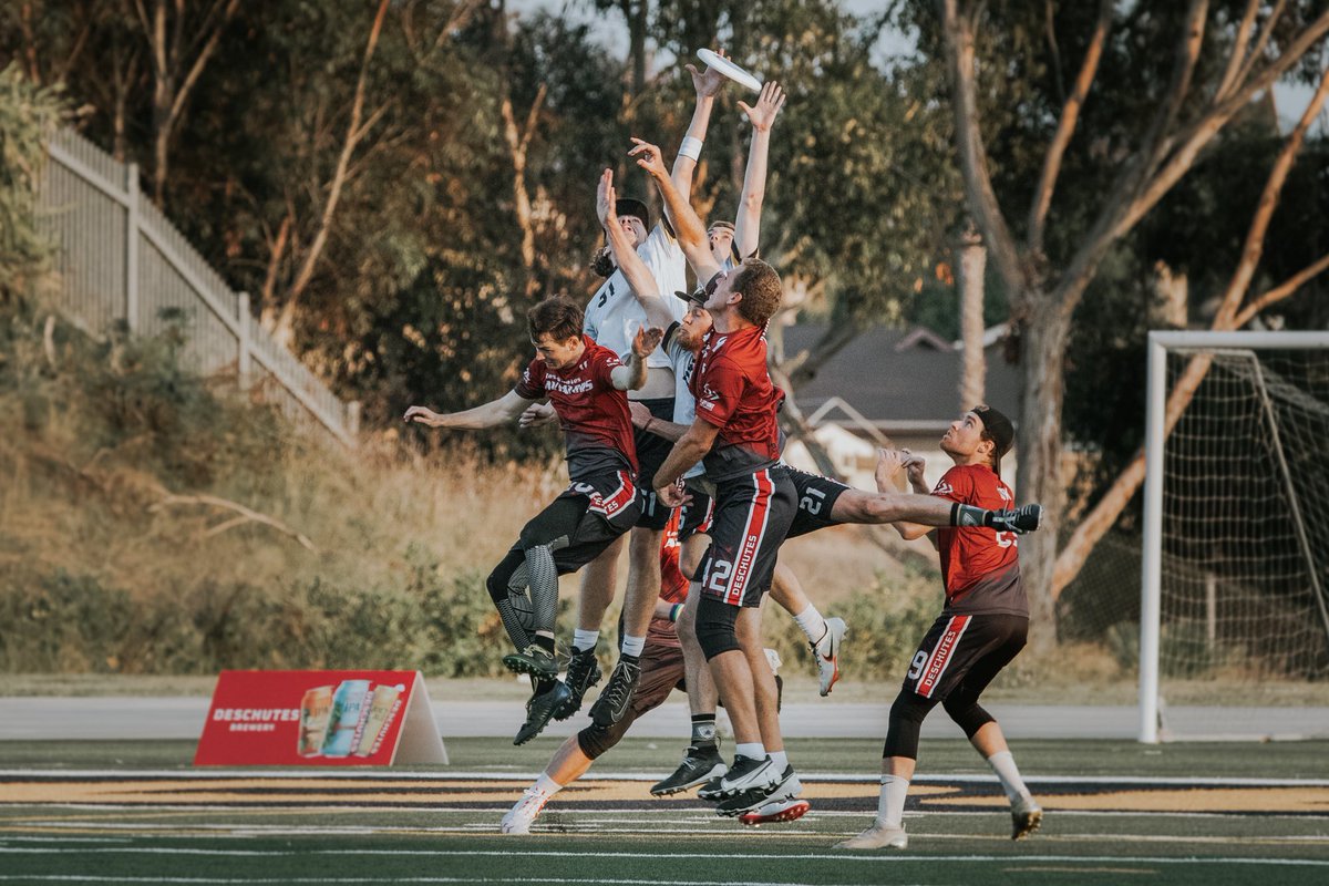 laaviators's tweet photo. In LA we love an end of quarter dog pile ✈️
#LAAviators #AviatorsTakeFlight #UltimateFrisbee #LASports #ProLA #AUDL #GRIIT https://t.co/uVsodaqkE0