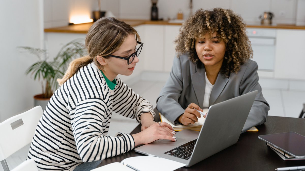 Applications for a new collection of internships are open to all Humanities and FCH students!

Interns will work directly with academics from a range of departments to build relevant skills, bolster their CV and start to build their professional network.

Opportunities include: