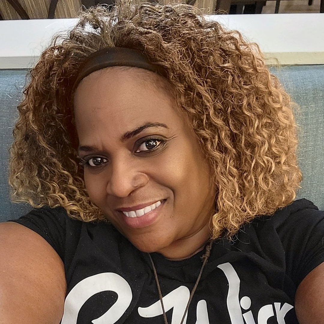 EYWigs_Fashion's tweet photo. Today's #selfie is from Pamela, our February review contest winner, in "Statement Headband" in color 1B3326T, "Chestnut Brown w/ Medium Gold Brown." See more here: https://t.co/z1PFqGuhMH
#especiallyyours #selfies #wig #wigs https://t.co/xpJQqsdTAP