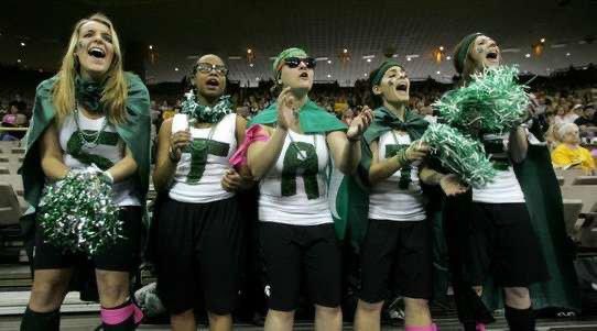 NikkiNoel_'s tweet photo. Another @msualumni throwback challenge! One of my best memories is traveling to Iowa to cheer on @MSU_WBasketball on the road! #313scholarship #GiveGreenDay #GGDPhoto https://t.co/6bZML3qSP3