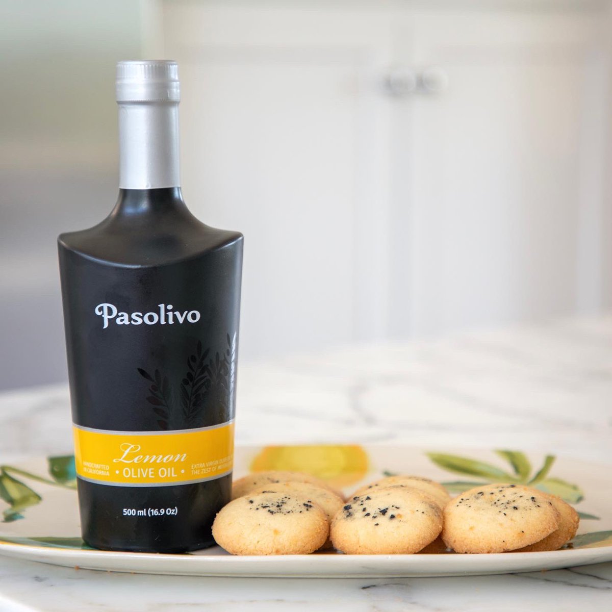 Pasolivo's tweet photo. NEW Pasolivo Lemon Shortbread Cookies! 💛 SWEET, SALTY, & TART. 🍋 These melt-in-your mouth cookies are perfectly balanced with flavor and texture.
https://t.co/u2kweOZEZ4
#shortbreadcookies #lemonshortbread #lemoncookies #lemonshortbreadcookies #lemon #baking #cookies https://t.co/JbugXOqFTL