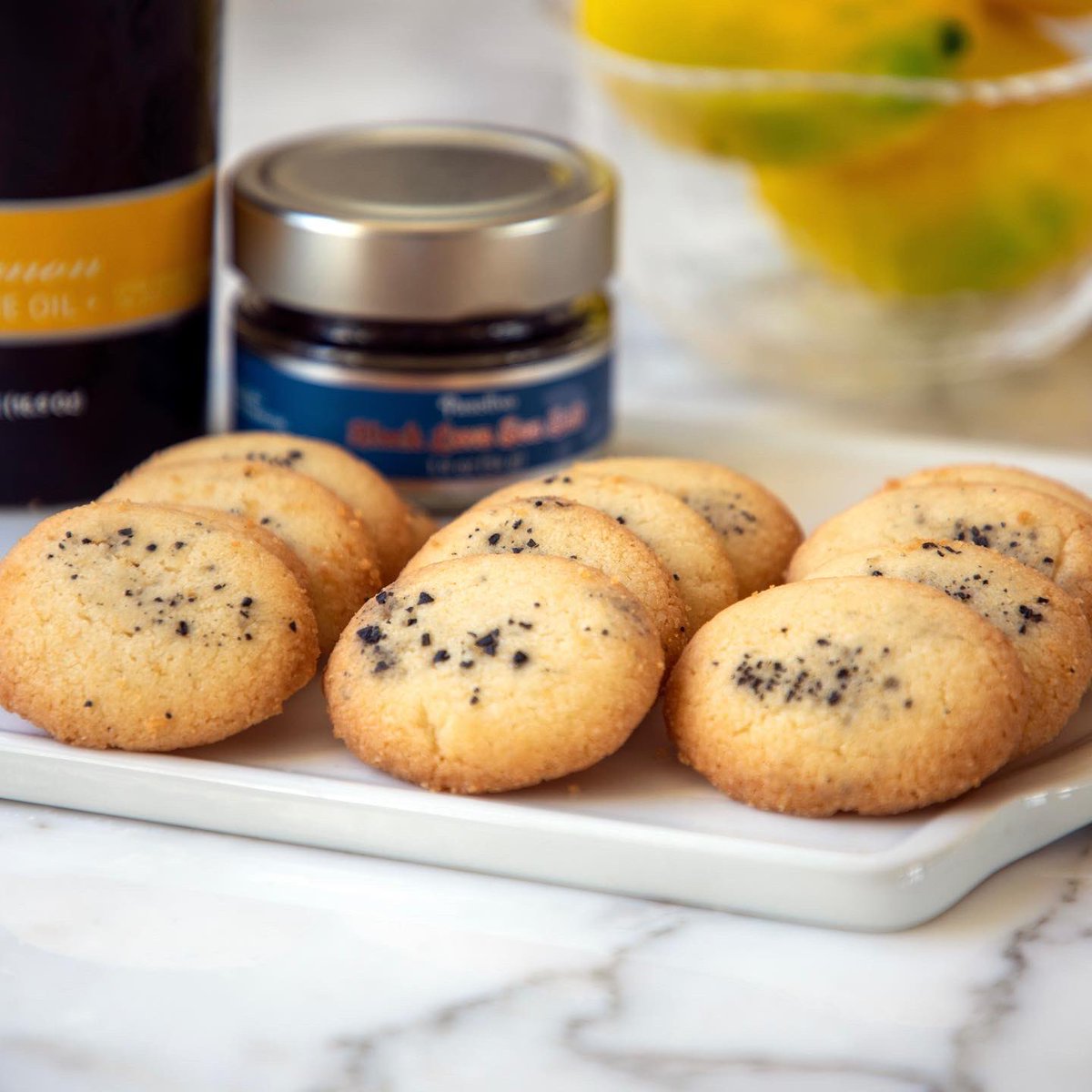 Pasolivo's tweet photo. NEW Pasolivo Lemon Shortbread Cookies! 💛 SWEET, SALTY, & TART. 🍋 These melt-in-your mouth cookies are perfectly balanced with flavor and texture.
https://t.co/u2kweOZEZ4
#shortbreadcookies #lemonshortbread #lemoncookies #lemonshortbreadcookies #lemon #baking #cookies https://t.co/JbugXOqFTL