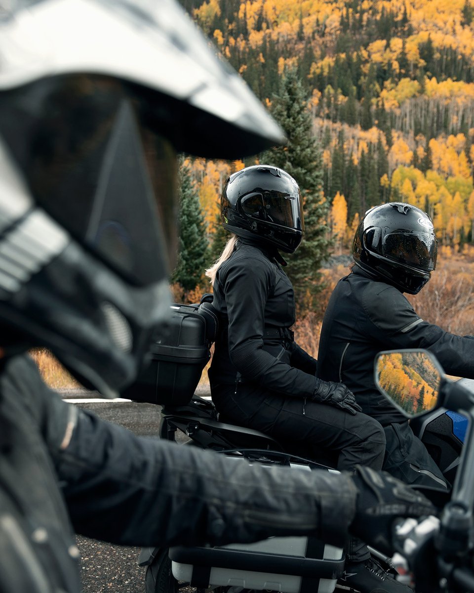 OfficialTriumph's tweet photo. The Triumph Sena 50S offers an all-new experience of connectivity, now with sound by Harman Kardon.

Discover more: https://t.co/1RXnxGU3HK

#ForTheRide #OfficialTriumph #RideConnected https://t.co/OEhQXWSmQC