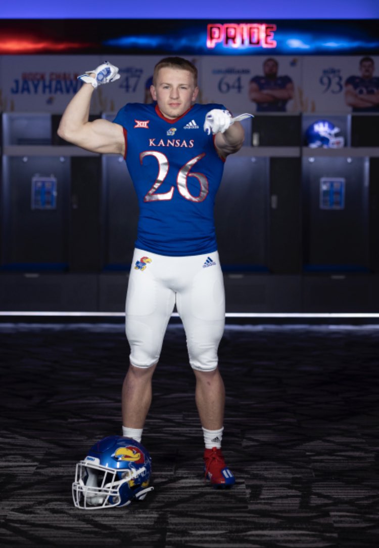 Had a great time in Lawrence! Thanks <a href="/CoachTSamuel/">Terrence Samuel</a> <a href="/KUCoachZ/">Coach Jim Zebrowski</a>!🔵🔴
