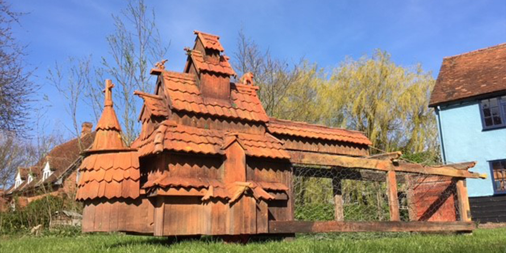 RossHandling's tweet photo. This is no coop. This can only be described as a chicken palace! And it's mobile, thanks to our pneumatic wheels - https://t.co/iFQ9Jfx3Eq https://t.co/dbT1AYoVcK