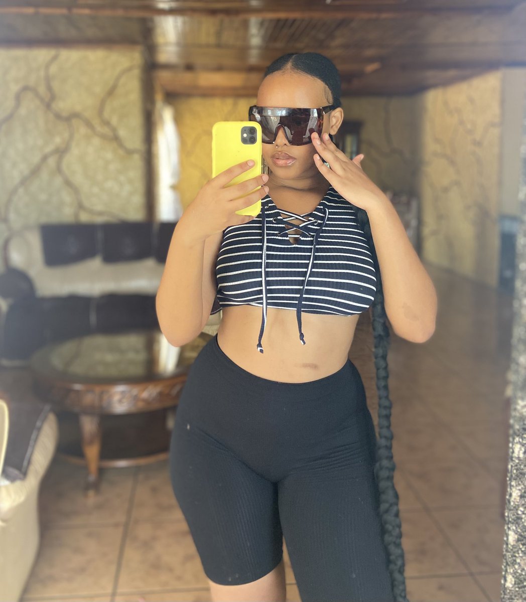 KMohlominyana's tweet photo. Big Forehead gang #forhead 🤍 https://t.co/mhYFaSNBYP