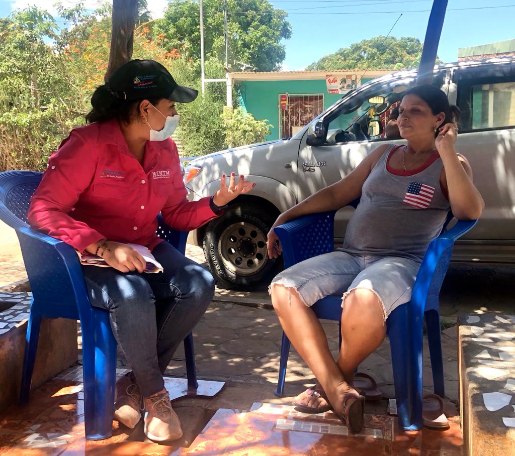 MINIMNicaragua's tweet photo. #MujerFuerzaDeVida 🙋🏽‍♀️
✅ Visitamos a Mujeres promotoras de nuestras costumbres y tradiciones en #Sutiaba y #Nagarote, abordando los valores cristianos y unidad familiar. 

#Nicaragua https://t.co/XJVCc6oxTU