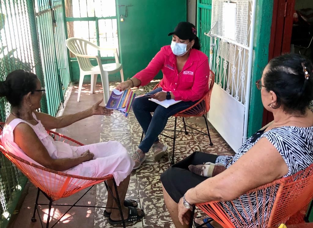 MINIMNicaragua's tweet photo. #MujerFuerzaDeVida 🙋🏽‍♀️
✅ Visitamos a Mujeres promotoras de nuestras costumbres y tradiciones en #Sutiaba y #Nagarote, abordando los valores cristianos y unidad familiar. 

#Nicaragua https://t.co/XJVCc6oxTU