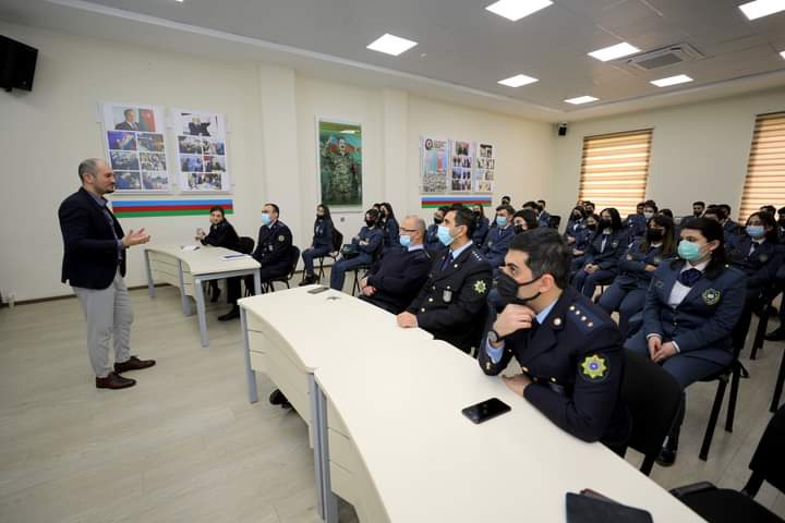 GomrukAkademiya's tweet photo. Gömrük Akademiyasında “Düzgün karyeranın qurulması” adlı tədbir keçirilmişdir.

Ətraflı:
https://t.co/1vVmXuZcFi https://t.co/mP5p6jeCwv