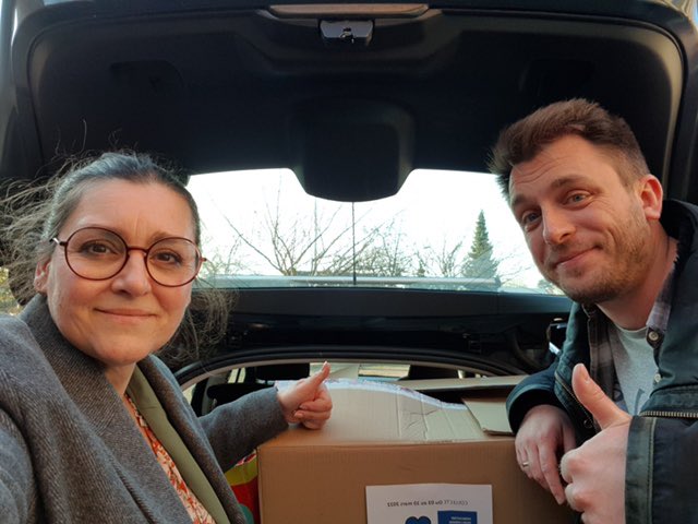 RTE_nord's tweet photo. Nos salariés se sont mobilisés en faveur de l’Ukraine 🇺🇦 . Grâce à l’Association Lambersart Kaniv Ukraine et la ville de @vdamairie, nous avons pu livrer une vingtaine de cartons de produits de première nécessité qui partiront vendredi. https://t.co/VgajXzXZwd
