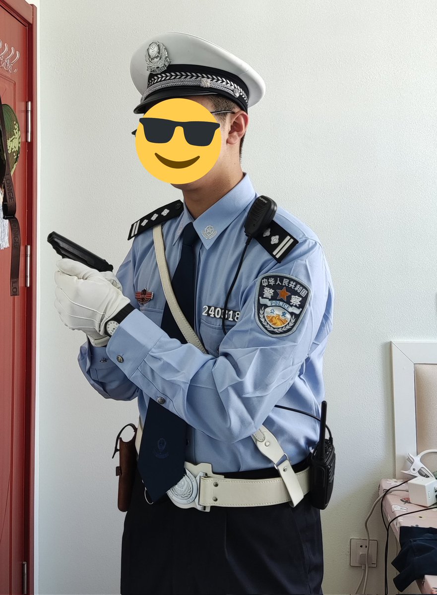 linlin79413845's tweet photo. @1972torii 私は中国人で、同じ趣味の制服コレクションです!今は中国警察の歴代制服と警視庁の制服を集めています。とてもうれしくあなたを知って、私達にいっしょに交流させます! https://t.co/qsaWZfIJm1