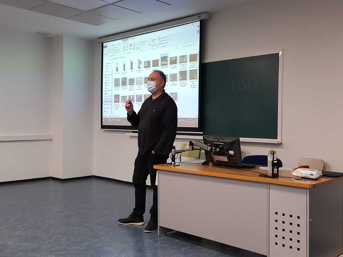 UJIuniversitat's tweet photo. Manolo Nicolás y Amanda Vilar del Servicio de Información del Consorcio Provincial de Bomberos de Castellón (@BombersDipcas) han impartido un seminario al estudiantado de 4º curso de #PeriodismoUJI. https://t.co/98orDxUrFz