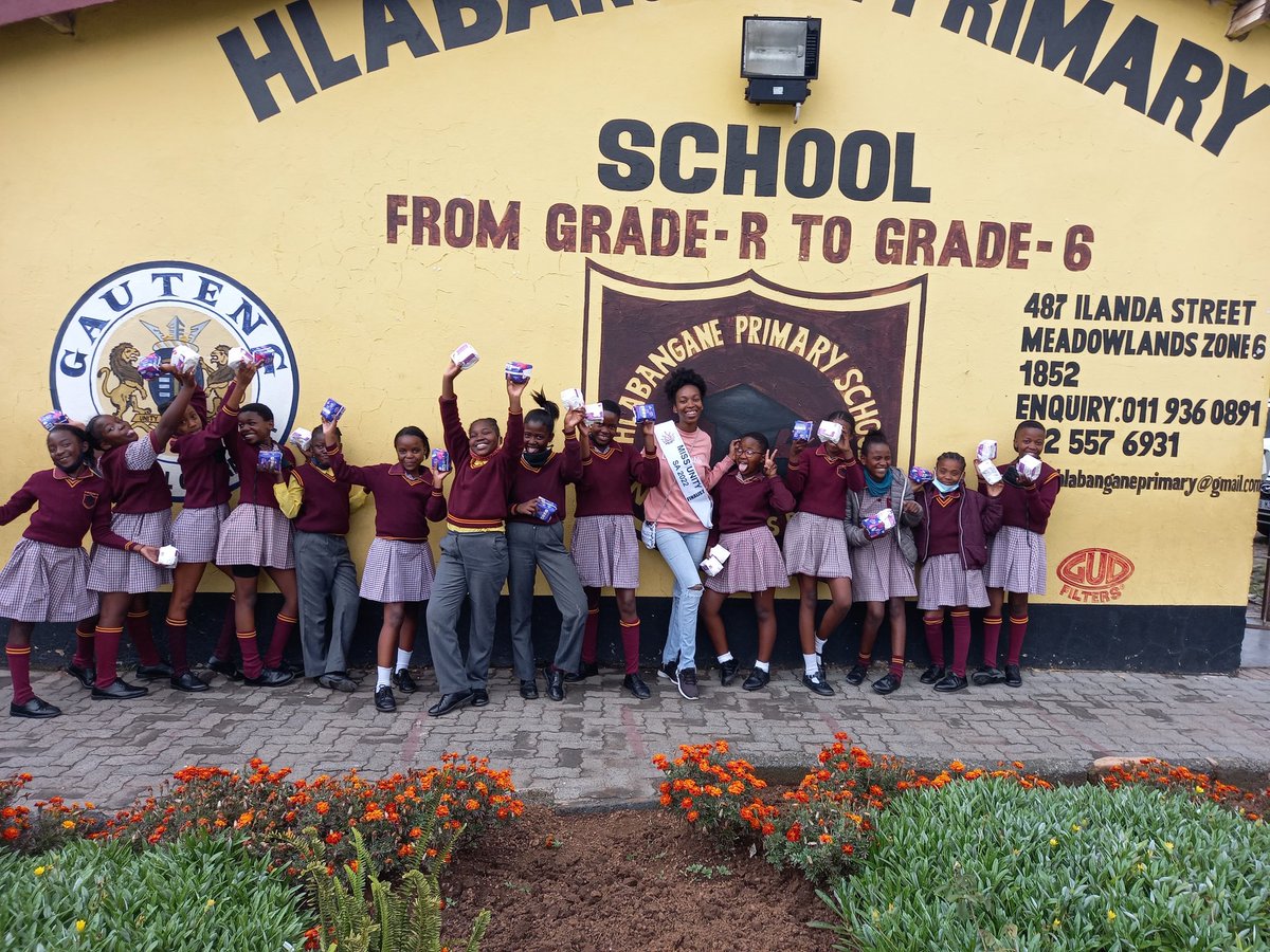 Ofentse_faith7's tweet photo. Anything that says "girl child", you honestly can count me in 💯

Donated some sanitary towels to Hlabangane Primary School... 

#philanthropy #sanitarytowelsdonations #menstruationmatters #menstrualhygieneeducation https://t.co/9SOXZUqq8Q