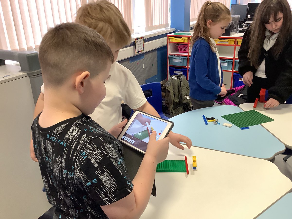 Bantdigileaders's tweet photo. A great first night at our movie making club. Everyone managed to make their first animation using Lego. https://t.co/s3iE0vRHpS