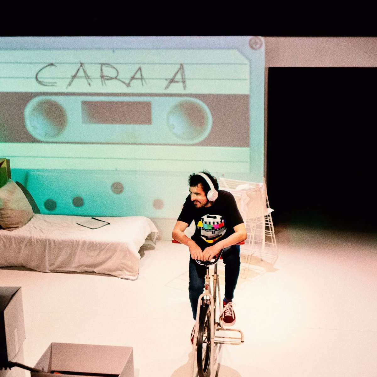 RAMON, un dels espectacles més aplaudits pel públic i la crítica, torna al Poliorama! 🤩👏🏽 Si encara no has vist aquesta petita joia, ara tens una nova oportunitat.

DIVERTIDA. EMOCIONANT. INOBLIDABLE.
@Eolia_ESAD <a href="/anna_tantu/">tantu</a>

Quatre únics dilluns!🔥
No et quedis sense entrada!