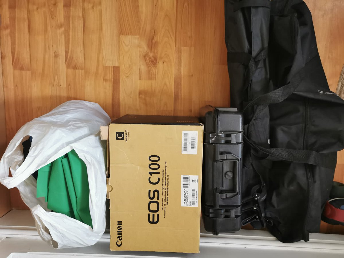 If you can pay it back, pay it forward! 

<a href="/thatgirlDee/">Dee for Dinita</a> making sure to help young professionals out there!

With the help of <a href="/xconversationuk/">XCONVERSATION CIC</a> she was able to make sure her camera equipment gets to someone who needs it!

#socialmediatips #supportsmallbusiness #contentcreator