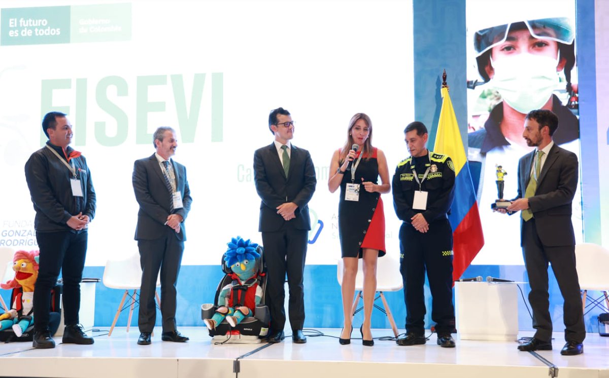 ansvcol's tweet photo. 👦🏽👧🏽Las niñas, niños y adolescentes de Colombia están en el centro de la política pública de #SeguridadVial, de acuerdo al Pacto Nacional firmado en 2019, y reiterado durante #FISEVI2022 🚸
Lea aquí el #comunicado ➡️ https://t.co/cSrm8dCpXN https://t.co/7p2qX0QoRE