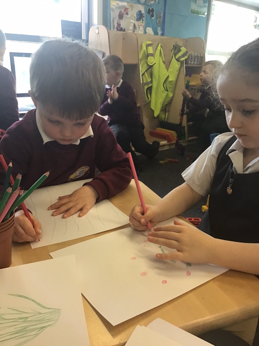 DartonNursery's tweet image. Drawing our Spring flowers 🌺 Carnations! @DartonPrimary #dps_art