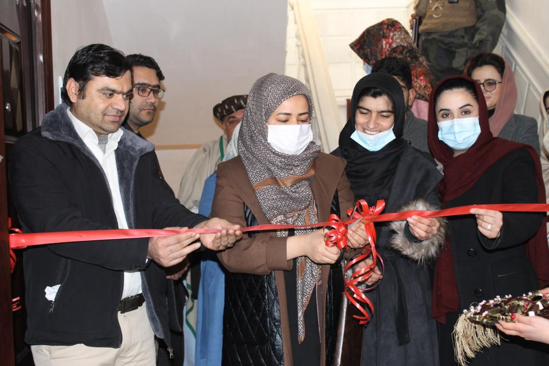 ieew_ptb's tweet image. Meet @afsaneh_ardin, founder of ArmisTech Company in Afghanistan. ArmisTech provides technology services to women, by women. Afsaneh wanted to create a business to hlep women to feel safe when seeking tech support, and she&apos;s done exactly that.
#businesswomen #womeninbusiness