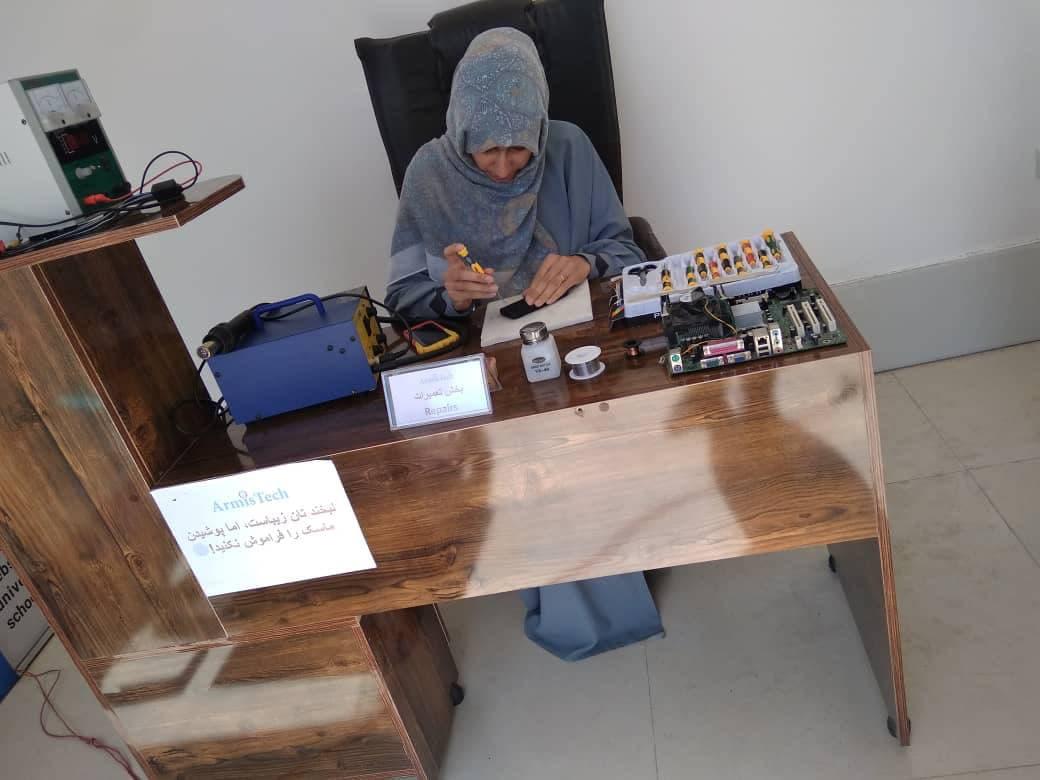 ieew_ptb's tweet image. Meet @afsaneh_ardin, founder of ArmisTech Company in Afghanistan. ArmisTech provides technology services to women, by women. Afsaneh wanted to create a business to hlep women to feel safe when seeking tech support, and she&apos;s done exactly that.
#businesswomen #womeninbusiness