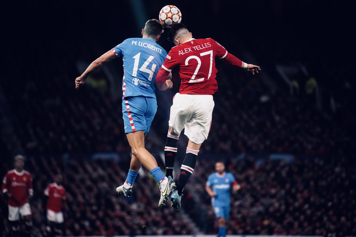 ManUtd's tweet photo. ⏳ We’re into the final 🔟 minutes…

#MUFC | #UCL https://t.co/WiROEIg91B