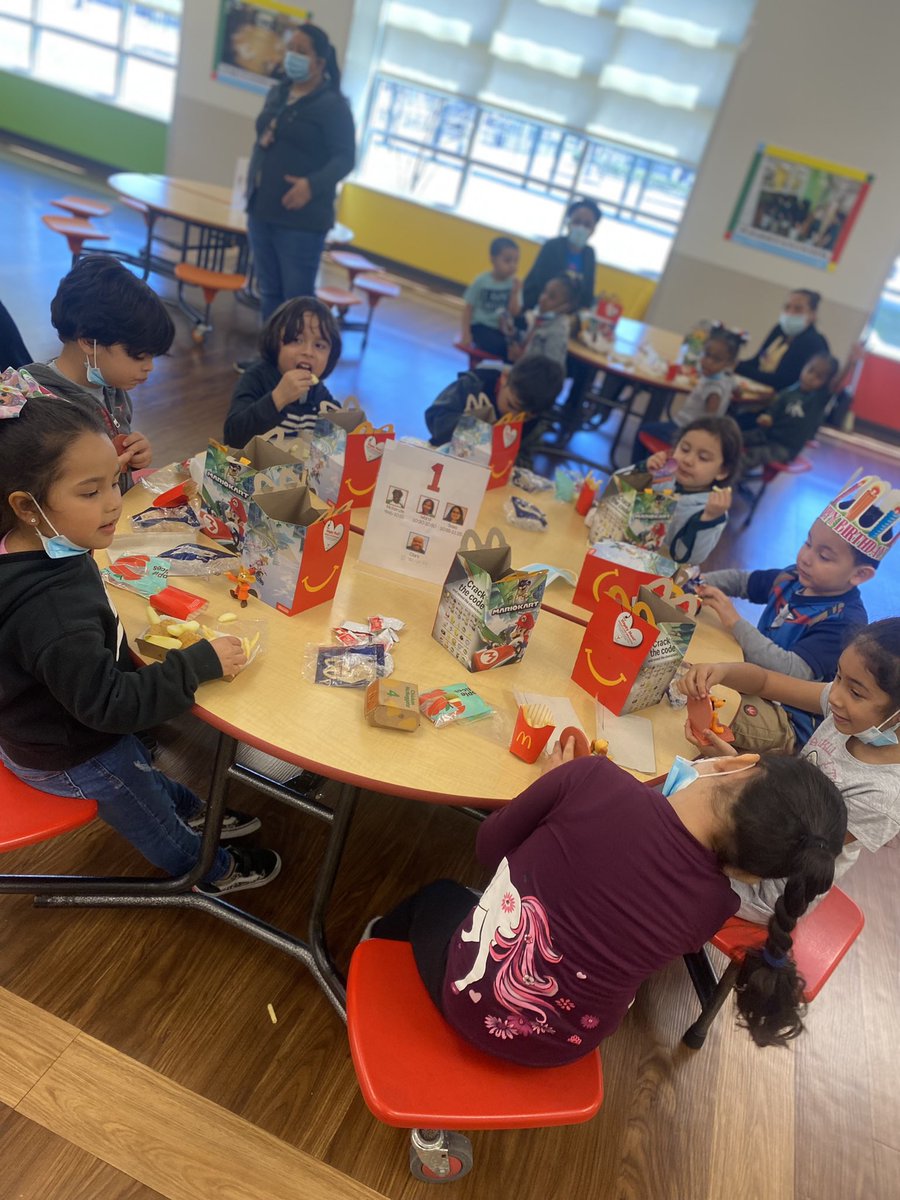 FonwoodECC's tweet photo. What a GREAT day to add a little more HAPPINESS ☺️ to our Lil’ Camper’s #CampSpark Experience @FonwoodECC with a “HAPPY MEAL”  as an added SURPRISE‼️🍔🍟🧃
#SpringBreakLearning 
@ESO3_HISD @Erwin_Garcia_ @SELHISD @HISDECH @ShanedraBurkha1 @floralove67 https://t.co/VfmvzxREJh