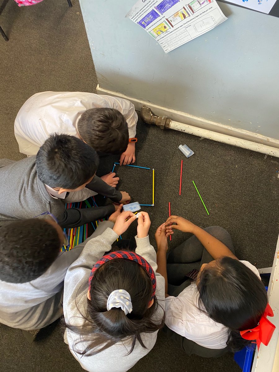 stcadocsprimary's tweet image. Today, P4B worked in groups to build the tallest tower using straws and blue tac. This was a lot harder than it looked! 😅 #ERCSTEM #teamwork #technology