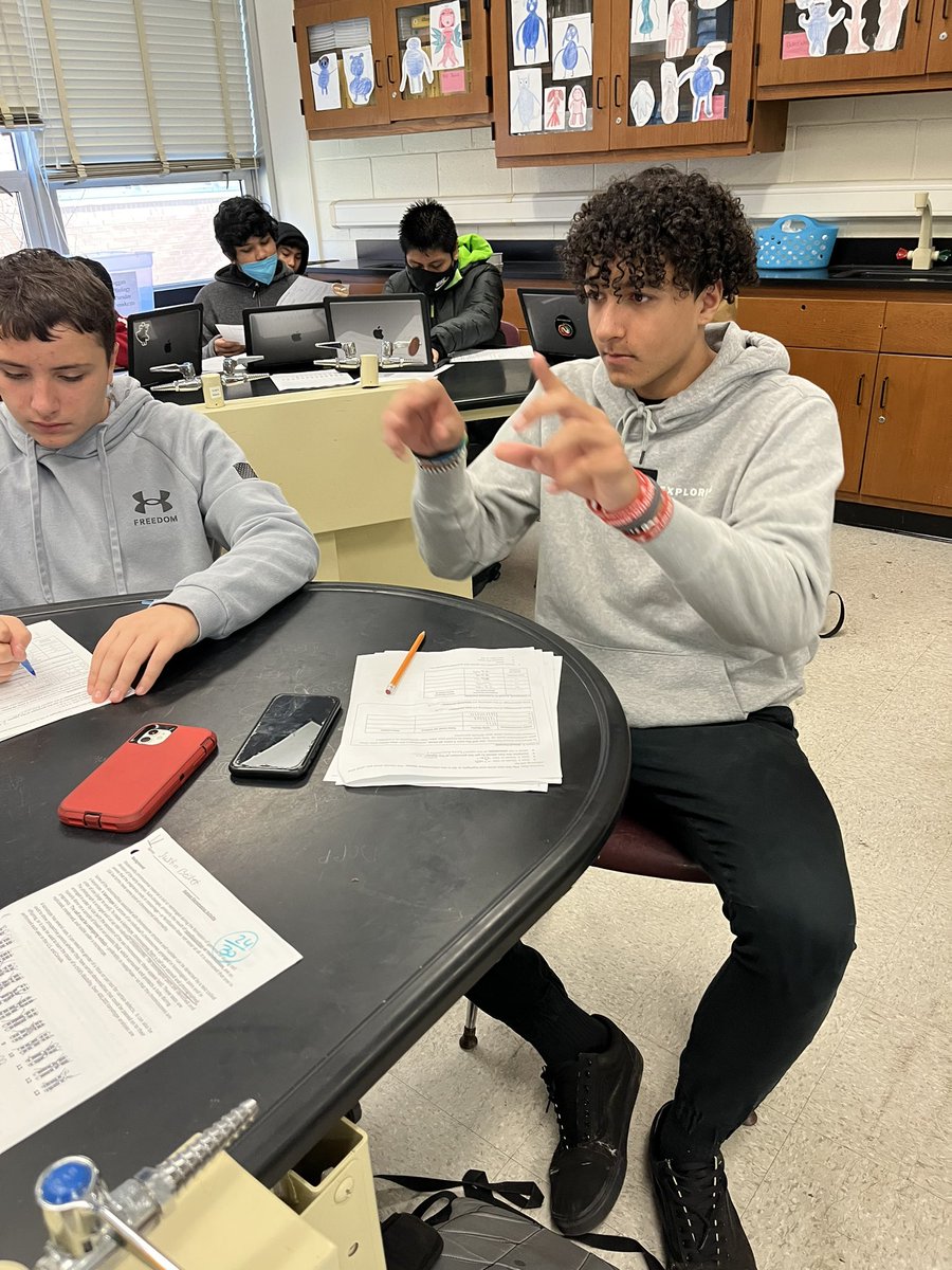 DegBio's tweet image. Degs and duggs #bionerds flipping pennies to simulate random fertilization and assess how accurate Punnett Squares are at predicting possible offspring! @mrs_duggan_ehs