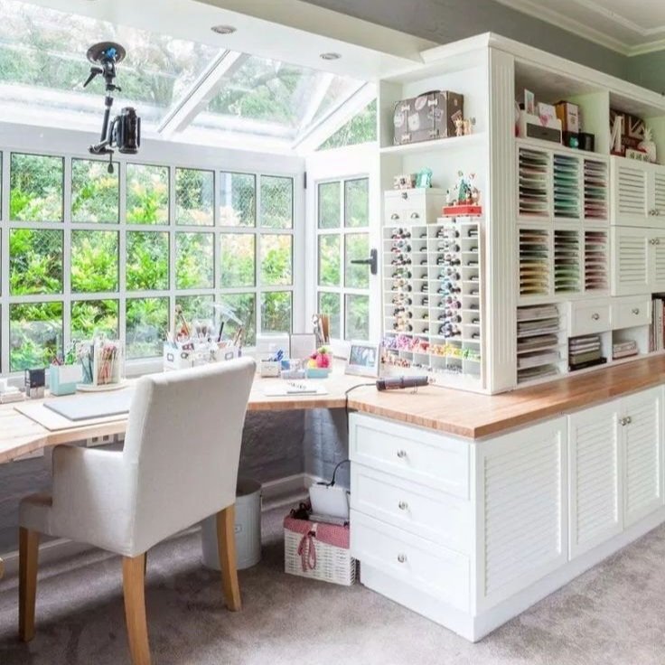 craft_spaces's tweet photo. How beautifully organised and spacious, this craftroom makeover is so dreamy, I could definitely spend all day here. #craftspace #workspace #organised #deskspace #craftsupplies #crafter #beautiful https://t.co/MeqkrdwPVy