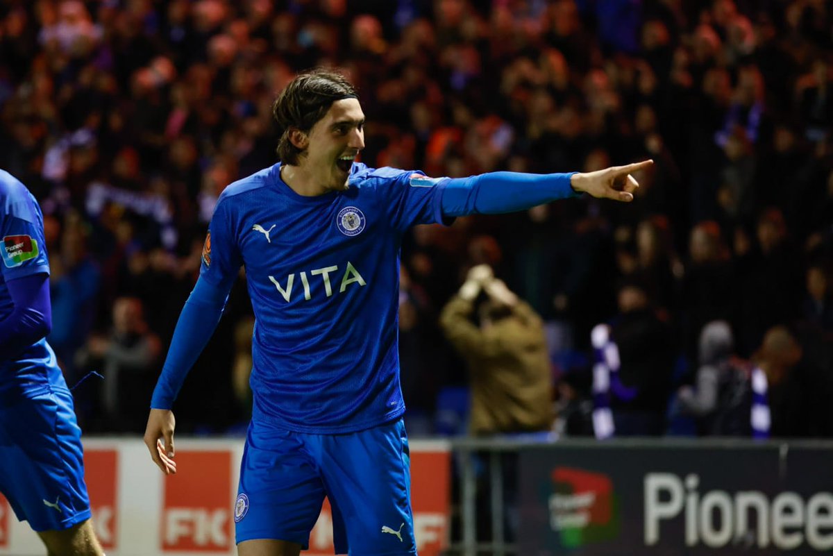 He loves a big goal at The Cheadle End, does Ollie Crankshaw 😍 

#StockportCounty