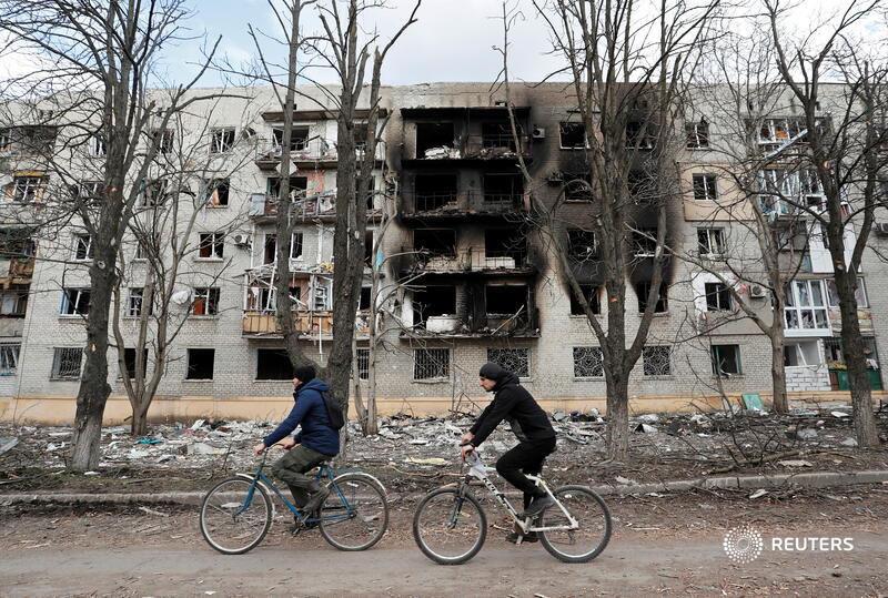 ReutersLatam's tweet photo. Edificios de viviedas dañados durante el conflicto entre #Ucrania y Rusia en la ciudad de Volnovakha, controlada por los separatistas, en la región de Donetsk. REUTERS/Alexander Ermochenko https://t.co/ux6PMOoTx9