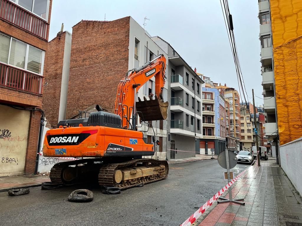 Nueva demolición en León, demolemos para construir...
Lista para comenzar la excavación.

#demolemosparaconstruir #demolicionesleon #derribosleon #excavacionesmancenido