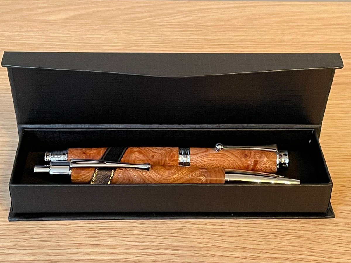 clocksncandles's tweet photo. Good evening  #sbswinnershour bit late joining. Hope you’re all well. Been a busy few days in the workshop making lots of sawdust but just had to share my latest handmade fountain pen and ball point pen set  made from elm burr. 

https://t.co/cv1HPvh5rZ https://t.co/STAwHYKjNV